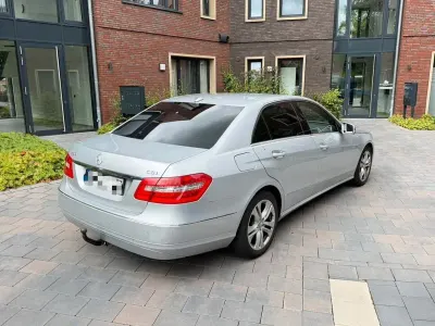 Gebraucht Mercedes E250 Avantgarde 204 PS (150 kW) 2009 Silber Limousine