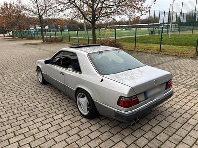 Gebraucht Mercedes 230 136 PS (100 kW) 1989 Silber Coupé