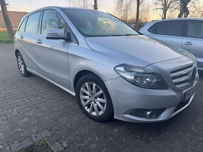 Gebraucht Mercedes B180 122 PS (89 kW) 2013 Silber Van / Kleinbus