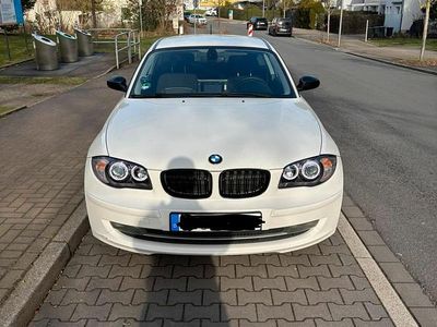 Gebraucht BMW 116 122 PS (89 kW) 2009 Weiß Kleinwagen