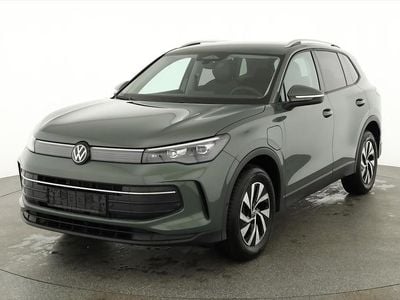 Nouă VW Tiguan Life 204 CP (150 kW) 2025 Verde SUV