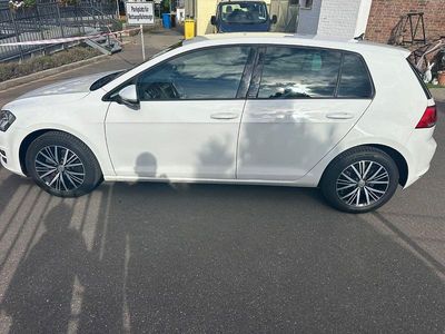 Weiß Gebraucht 2016 VW Golf VII Allstar Limousine | 13.999 € (Etwas zu teuer)