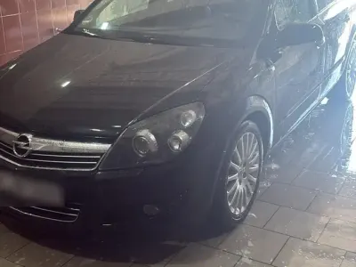 Gebraucht Opel Astra 150 PS (110 kW) 2008 Schwarz Kombi