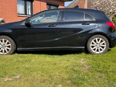 Gebraucht Mercedes A160 90 PS (66 kW) 2014 Schwarz Limousine