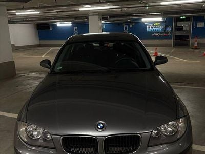 Gebraucht BMW 116 122 PS (89 kW) 2009 Grau Kleinwagen