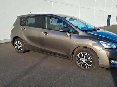 Gebraucht Toyota Verso Comfort 147 PS (108 kW) 2018 Grau Van / Kleinbus