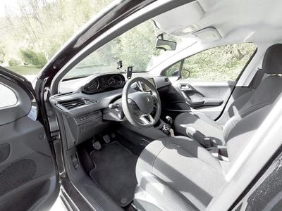 Usata Peugeot 208 82 CV (60 kW) 2016 Nero Utilitaria