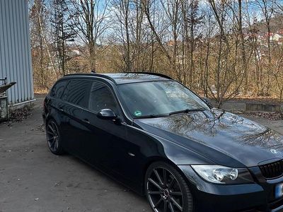 Gebraucht BMW 320 163 PS (119 kW) 2007 Schwarz Kombi