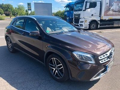 Gebraucht Mercedes GLA250 Urban 211 PS (155 kW) 2017 Braun SUV