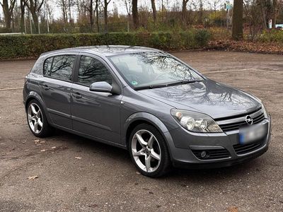 Grau Gebraucht 2005 Opel Astra OPC Limousine | 2.000 € (Fairer Preis)