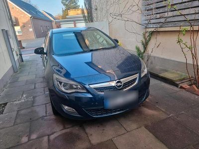 Gebraucht Opel Astra 140 PS (102 kW) 2011 Blau Limousine