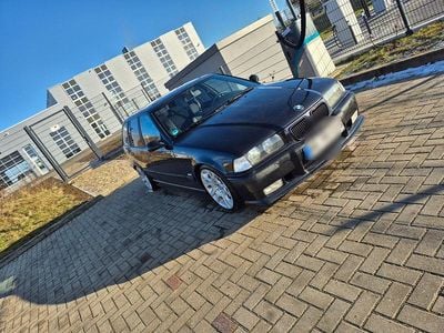 Schwarz Gebraucht 1998 BMW 323 M Sport Kombi | 6.700 € (Etwas zu teuer)