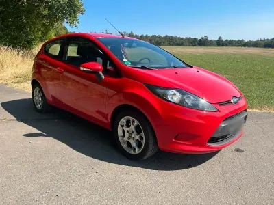 Gebraucht Ford Fiesta 60 PS (44 kW) 2010 Rot Kleinwagen
