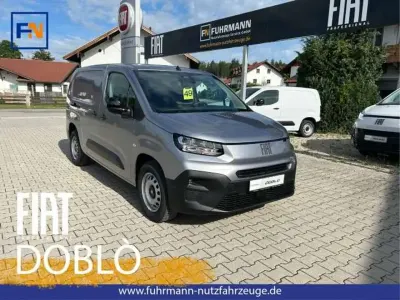 Neu Fiat Doblò 131 PS (96 kW) 2026 Maestro grau Van / Kleinbus