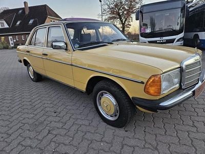 Gelb Gebraucht 1978 Mercedes 250 Limousine | 7.700 €