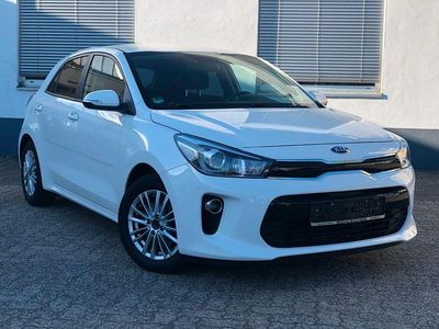 Gebraucht Kia Rio DREAM-TEAM Edition 101 PS (74 kW) 2018 Weiß Limousine