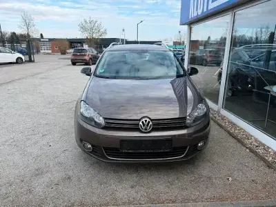 Gebraucht VW Golf VI Style 105 PS (77 kW) 2011 Braun Kleinwagen