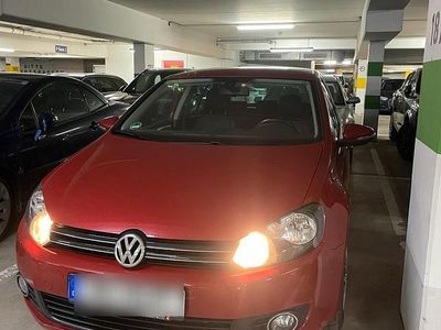 Gebraucht VW Golf VI 86 PS (63 kW) 2010 Rot Kleinwagen