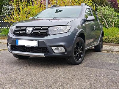 Gebraucht Dacia Sandero Stepway 90 PS (66 kW) 2017 Grau Limousine