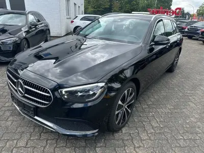 Gebraucht Mercedes E300 Avantgarde 306 PS (225 kW) 2022 Schwarz Limousine