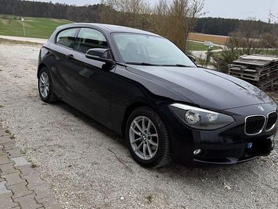 Gebraucht BMW 114 102 PS (75 kW) 2012 Schwarz Kleinwagen