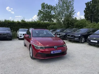 Gebraucht VW Golf VIII Life 116 PS (85 kW) 2022 Kings red Kombi
