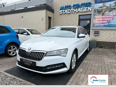 Gebraucht Skoda Superb Ambition 150 PS (110 kW) 2022 Weiß Kombi