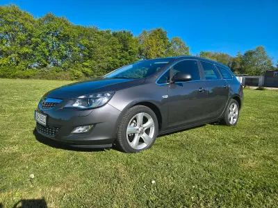 Gebraucht Opel Astra Sport 140 PS (102 kW) 2010 Grau Kombi