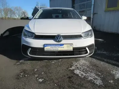Używany VW Polo 110 KM (80 kW) 2022 Biały Sedan/Limuzyna