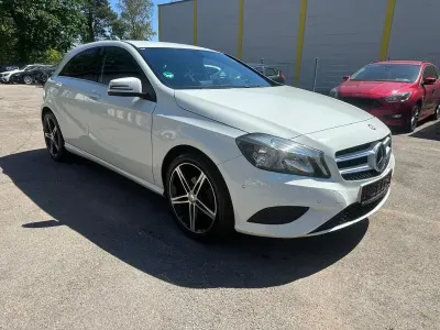 Gebraucht Mercedes A180 109 PS (80 kW) 2015 Weiß Kleinwagen