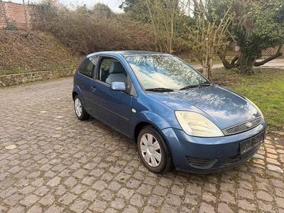 Second-hand Ford Fiesta 60 CP (44 kW) 2005 Albastru Hatchback
