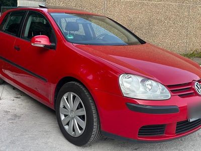 Gebraucht VW Golf V 101 PS (74 kW) 2004 Rot Kleinwagen
