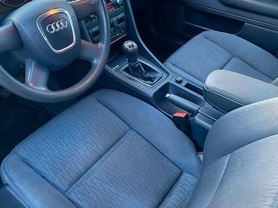 Begagnad Audi A4 115 HK (84 kW) 2006 Blå Sedan