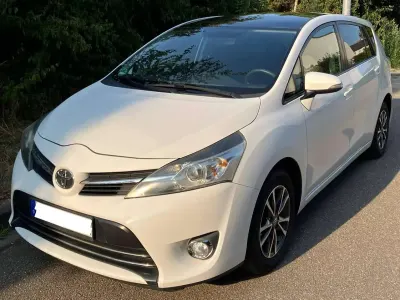 Gebraucht Toyota Verso Executive 147 PS (108 kW) 2013 Weiß Van / Kleinbus
