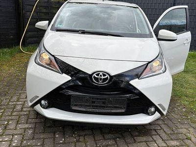 Gebraucht Toyota Aygo X-play 69 PS (50 kW) 2018 Weiß Kleinwagen