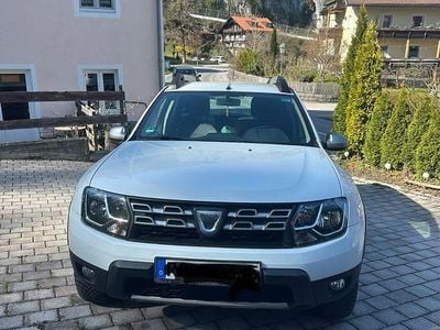 Gebraucht Dacia Duster Celebration 109 PS (80 kW) 2015 Weiß SUV