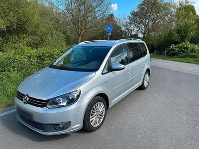 Second-hand VW Touran 105 CP (77 kW) 2014 Argintiu Monovolum