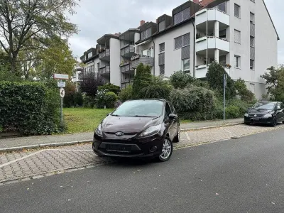 Gebraucht Ford Fiesta 97 PS (71 kW) 2009 Rot Limousine