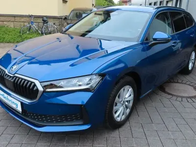 Gebraucht Skoda Superb Essence 150 PS (110 kW) 2024 Blau Kombi