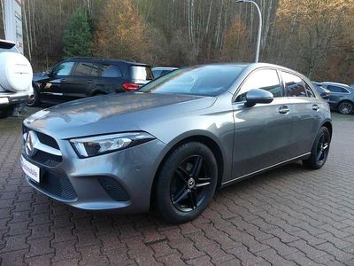 Grau Gebraucht 2018 Mercedes A180 Limousine | 17.990 € (Fairer Preis)
