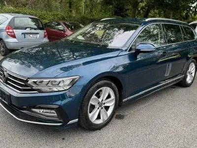 Używany VW Passat Business 200 KM (147 kW) 2022 Niebieski Kombi