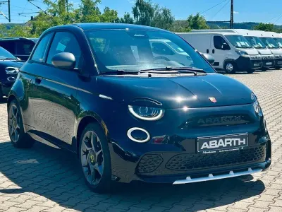Neu Abarth 500e 114 kW (155 PS) 2026 Schwarz Kleinwagen