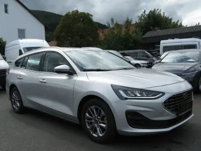 Gebraucht Ford Focus Titanium 120 PS (88 kW) 2022 Polarsilber metallic (metallic) Kombi