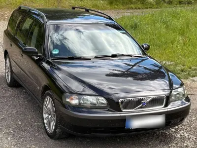 Używany Volvo V70 Momentum 140 KM (102 kW) 2004 Czarny Kombi
