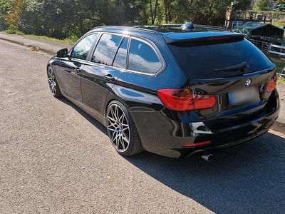 Gebraucht BMW 320 184 PS (135 kW) 2012 Schwarz Kombi
