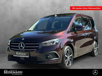 Gebraucht Mercedes T180 Progressive 116 PS (85 kW) 2025 Rot Van / Kleinbus
