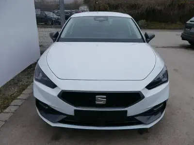 Neu Seat Leon FR 150 PS (110 kW) 2025 Blau Limousine