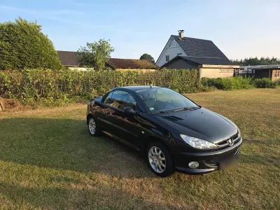 Gebraucht Peugeot 206 CC 109 PS (80 kW) 2003 Schwarz Cabrio