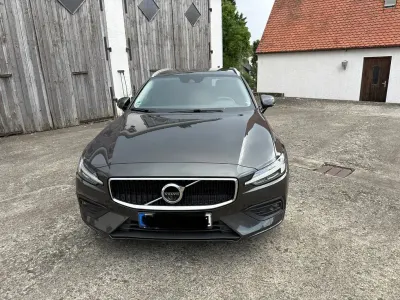Gebraucht Volvo V60 Momentum 150 PS (110 kW) 2020 Kombi
