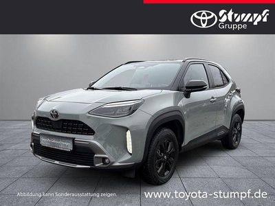 Urban khaki / schwarz Gebraucht 2024 Toyota Yaris Hybrid Edition Limousine | 31.490 € (Teuer)